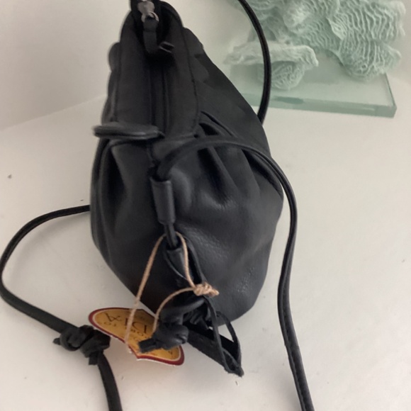 NWT PASSPORT TO INDIA BLACK GENUINE LEATHER CROSSBODY SHOULDER BAG - Picture 8 of 13